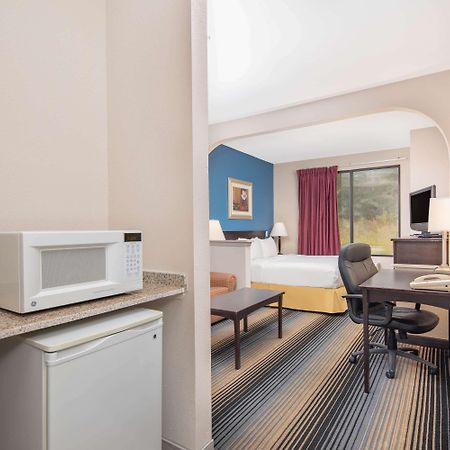 Baymont By Wyndham Laurel Hotel Bagian luar foto