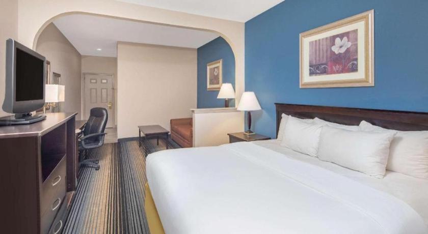 Baymont By Wyndham Laurel Hotel Bagian luar foto