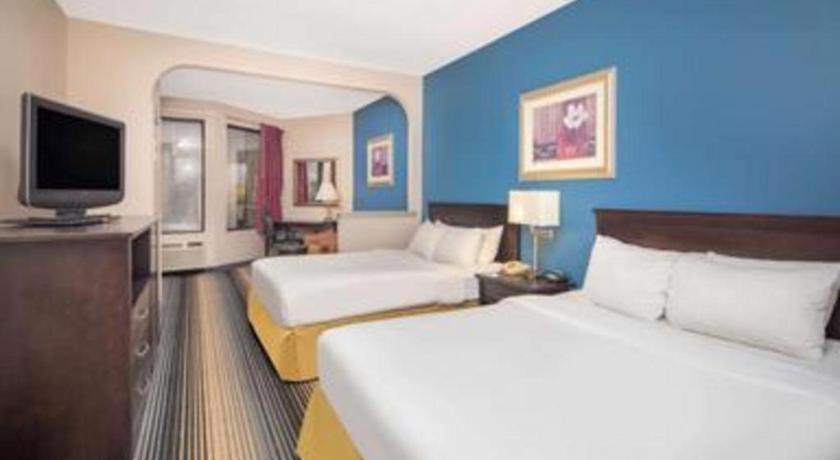 Baymont By Wyndham Laurel Hotel Bagian luar foto