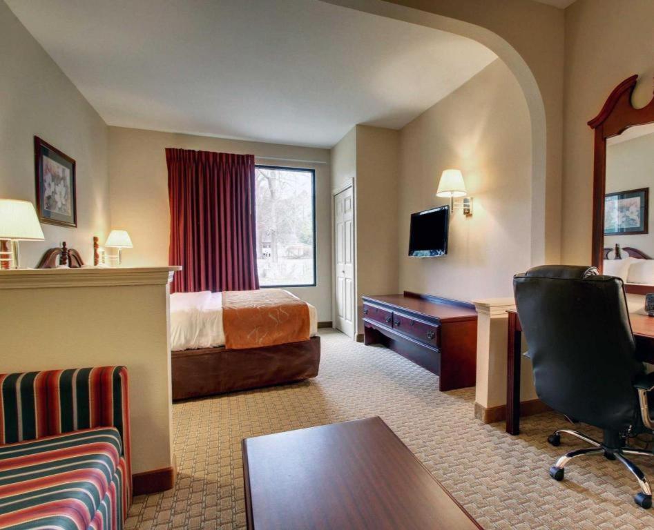 Baymont By Wyndham Laurel Hotel Bagian luar foto