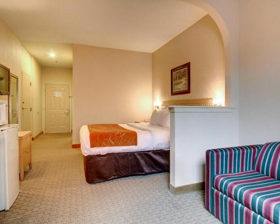 Baymont By Wyndham Laurel Hotel Bagian luar foto