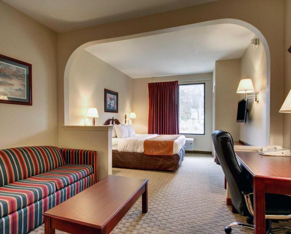 Baymont By Wyndham Laurel Hotel Bagian luar foto