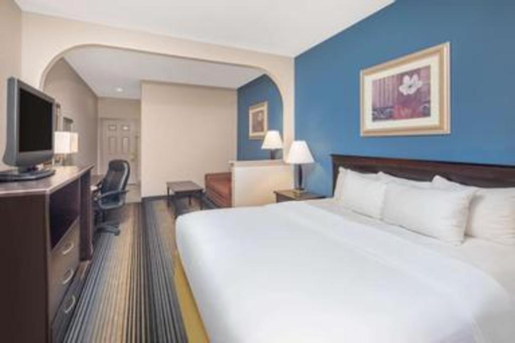 Baymont By Wyndham Laurel Hotel Bagian luar foto