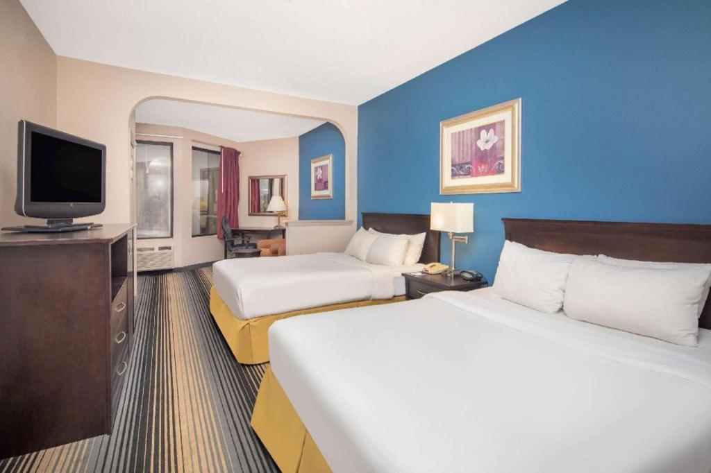 Baymont By Wyndham Laurel Hotel Bagian luar foto