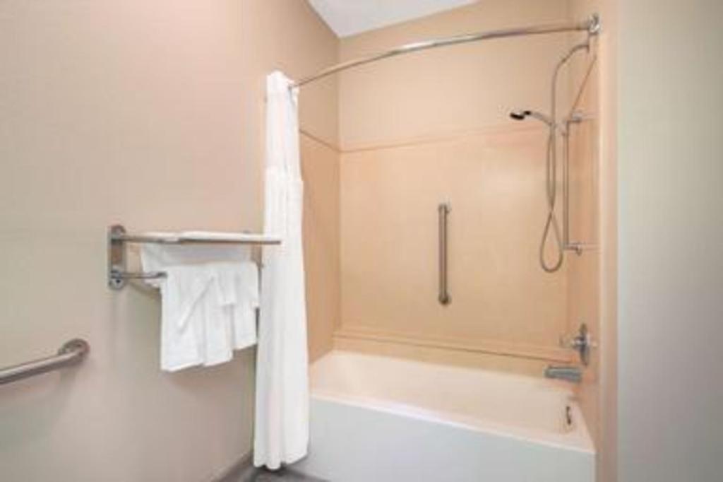 Baymont By Wyndham Laurel Hotel Bagian luar foto