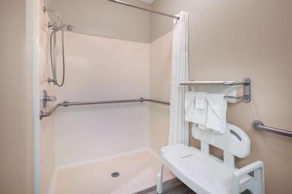 Baymont By Wyndham Laurel Hotel Bagian luar foto
