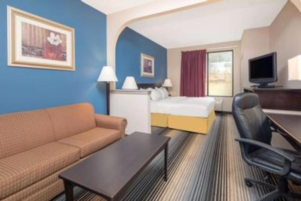 Baymont By Wyndham Laurel Hotel Bagian luar foto